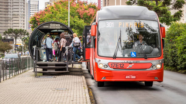 curitiba-exemplo-de-boas-praticas-de-acessibilidade-no-transporte-publico-1 A Importância da Acessibilidade para Pessoas com Deficiência no Transporte Público curitiba-exemplo-de-boas-praticas-de-acessibilidade-no-transporte-publico-1 A Importância da Acessibilidade para Pessoas com Deficiência no Transporte Público
